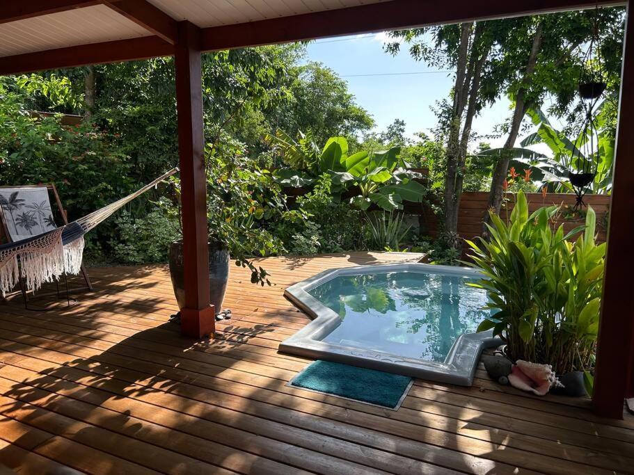 Bungalow, Gite Les Fleurs Du Colibri Bouillante Exterior foto